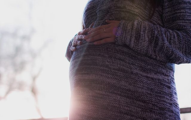 Perawatan Tepat untuk Ibu Hamil Sering Nyeri Lutut