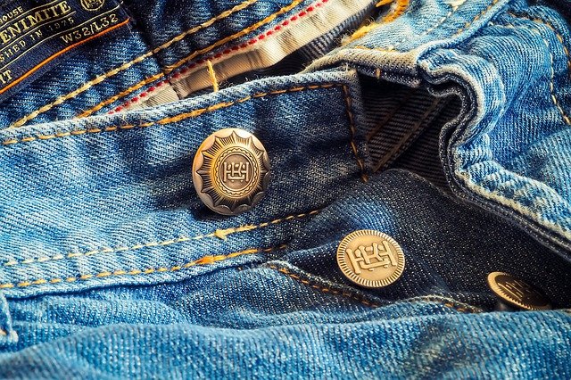 Cara Mencuci Celana Jeans Hitam