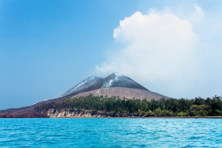Sejarah Gunung Krakatau dan Daya Ledaknya